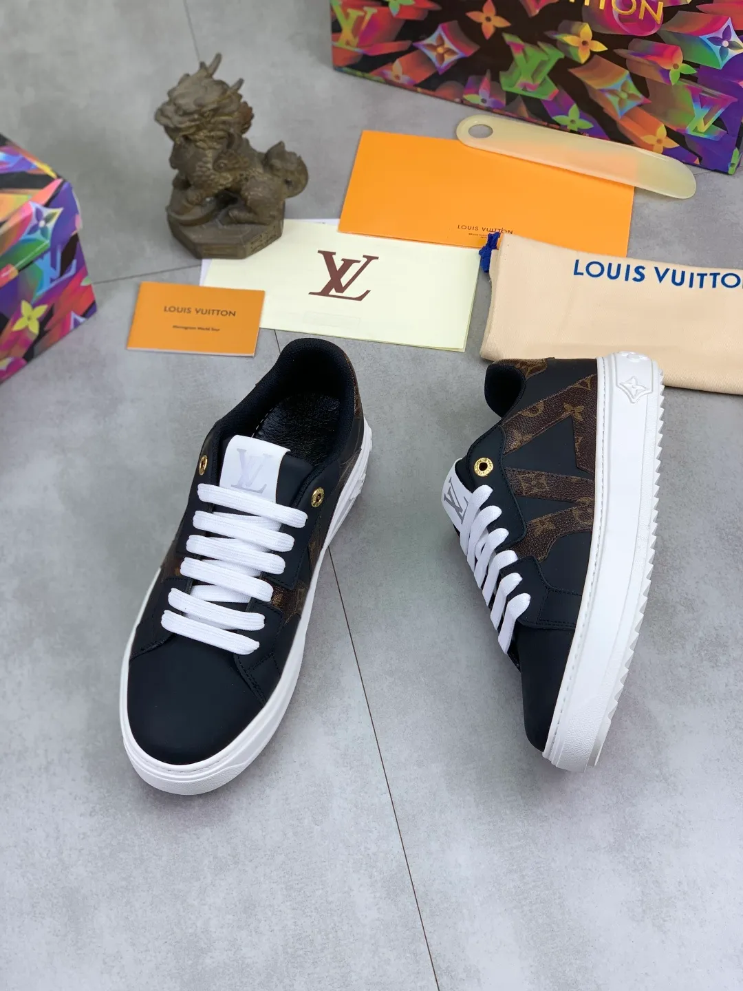 Men's men's shoes P520💰【New style】🆘High quality cowhide【Louis Vuitton】LV official website's latest model🎁casual and fashionable men's shoes👟hot style💥simple and elegant style, exclusive for trendy men. Unique official website's latest brand elements👑original decoration, fashionable and generous, the fabric is made of original denim➕comfortable and breathable mesh lining➕cow leather feet ✅The official website specifies wear-resistant casual outsole, the classic model is taken in real life🎬Color: 4️⃣colors available😍Number of codes: 38-44 Full set of packaging